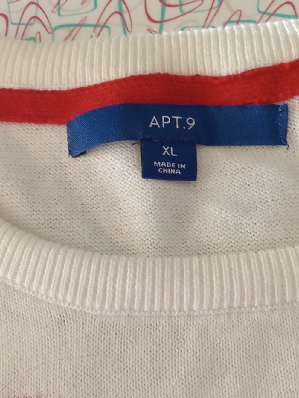 Apt. 9 Valentines Day White Crewneck Sweater with Red and Pink Hearts - Picture 2 of 7